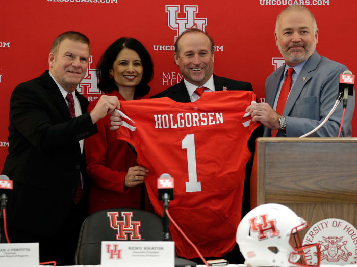 From left to right: Fertitta, University of Houston president Renu Khatur, Holgorsen and athletic director Chris Pezman.